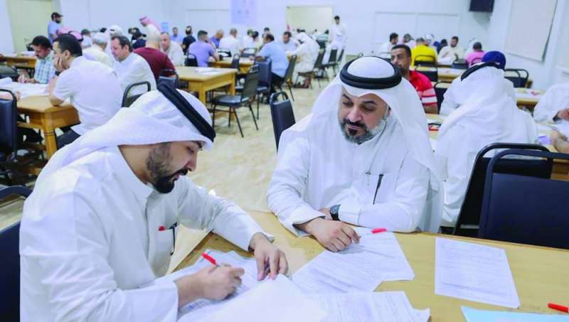 جانب من تصحيح الاختبارات 