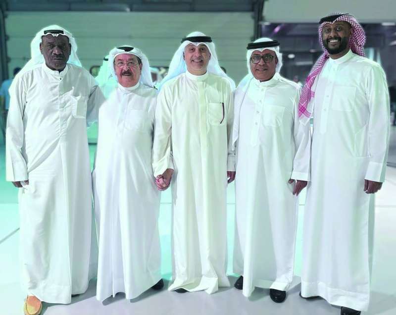 


أيوب خضر متوسطاً إبراهيم الناجم ومحمد البكري وأحمد الجميري وخالد الملا 