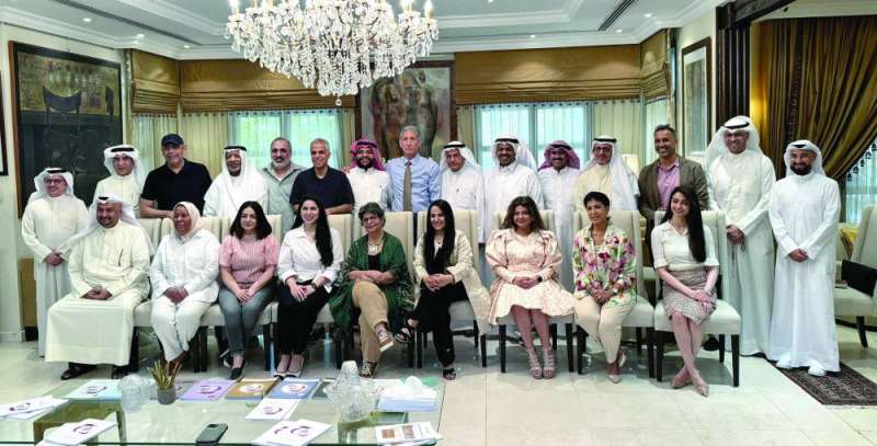 


طالب الرفاعي متوسطاً المشاركين والحضور  	(تصوير نايف العقلة) 