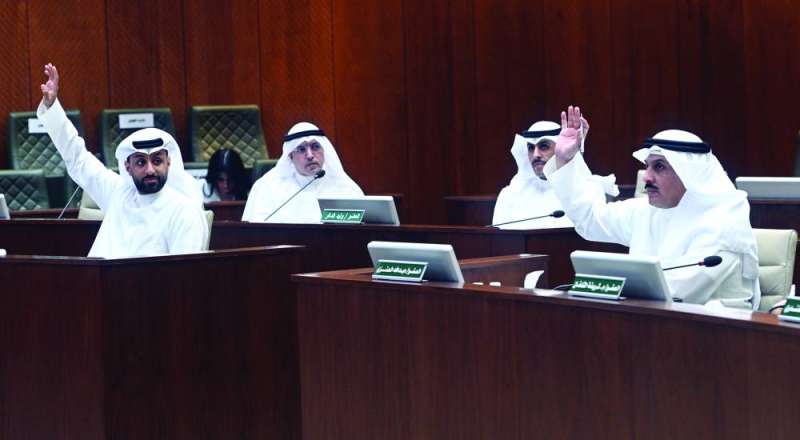 


عبداللطيف الدعي وعبدالله العنزي وفهد الخنين ووليد الدغر 