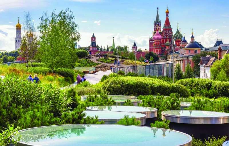 


حديقة زاريادي في مدينة موسكو قُرب الساحة الحمراء 