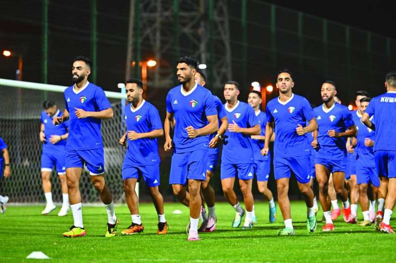 


لاعبو منتخب الكويت يتدربون بحماس استعداداً لأفغانستان 