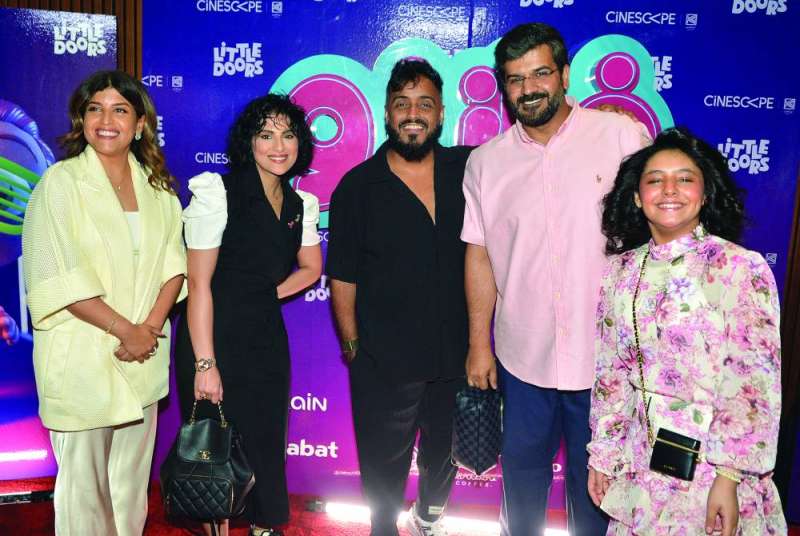 


الزين الحميضي مع زينة الصفار وعباس اليوسفي وطارق الحربي وفجر عبدالوهاب 