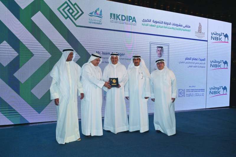 جانب من التكريم على هامش المُلتقى (تصوير أسعد عبدالله)