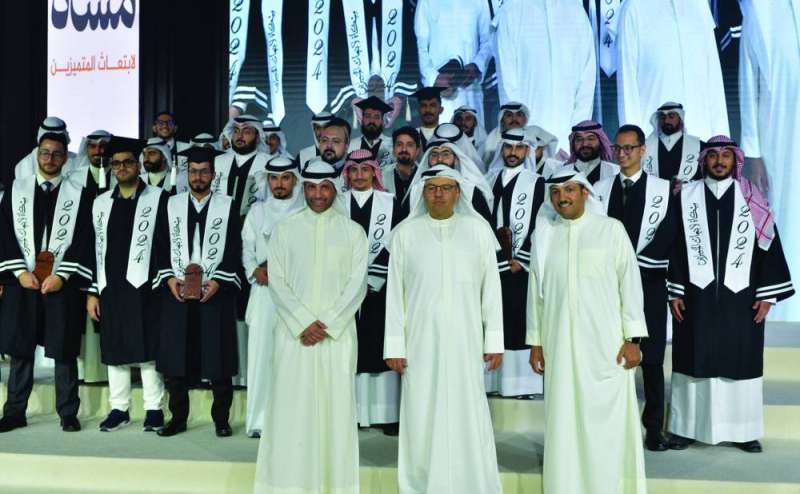 العجمي والغانم مع الأطباء المتميزين 