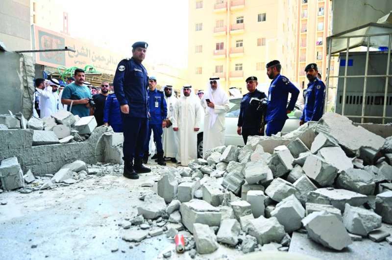 مُخلّفات بناء بين العقارات