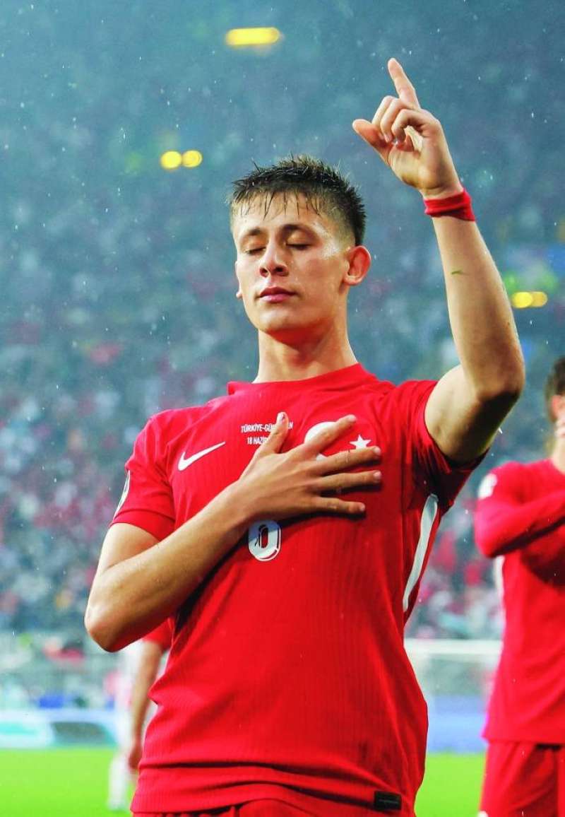 أردا غولر محتفلاً بهدفه في مرمى جورجيا (رويترز)