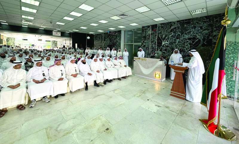 الدبوس خلال اجتماعه مع الكوادر الرقابية 