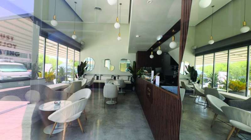 


مقهى خالٍ من الزبائن 