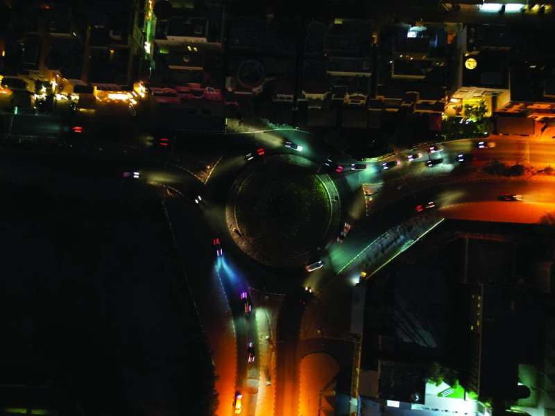 


منطقة قرطبة بعد انقطاع الكهرباء عنها      	      (تصوير أسعد عبدالله) 