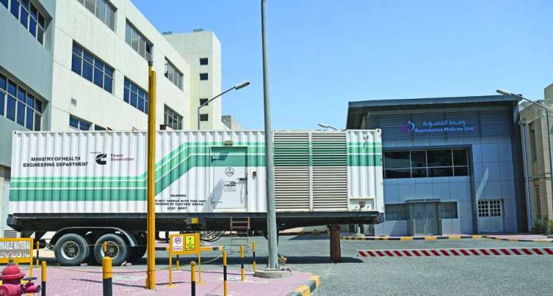 


تجهيز المولدات الاحتياطية أمام المستشفيات	 (تصوير نايف العقلة) 