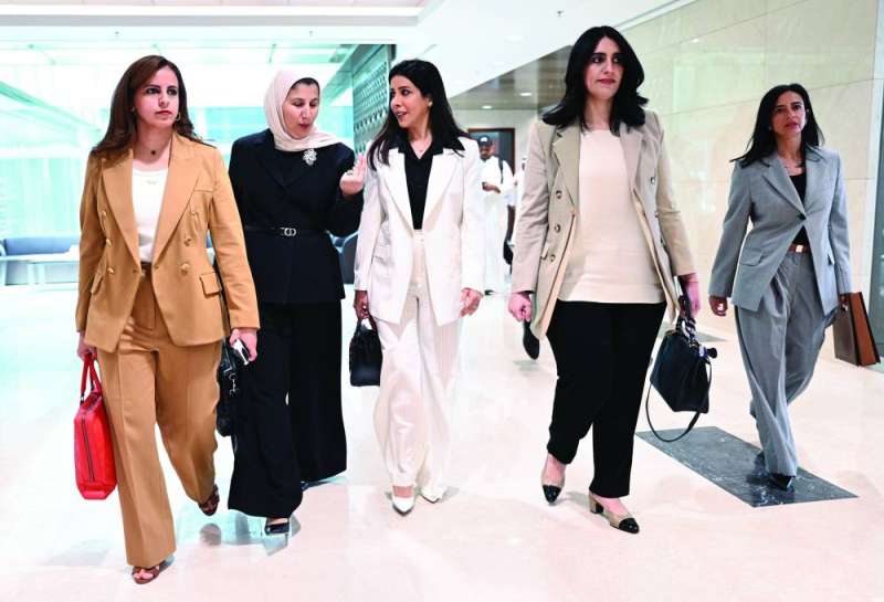 


المشعان برفقة عضوات المجلس البلدي 