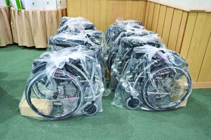 جانب من الأجهزة التي يتم تلسيمها لذوي الهمم