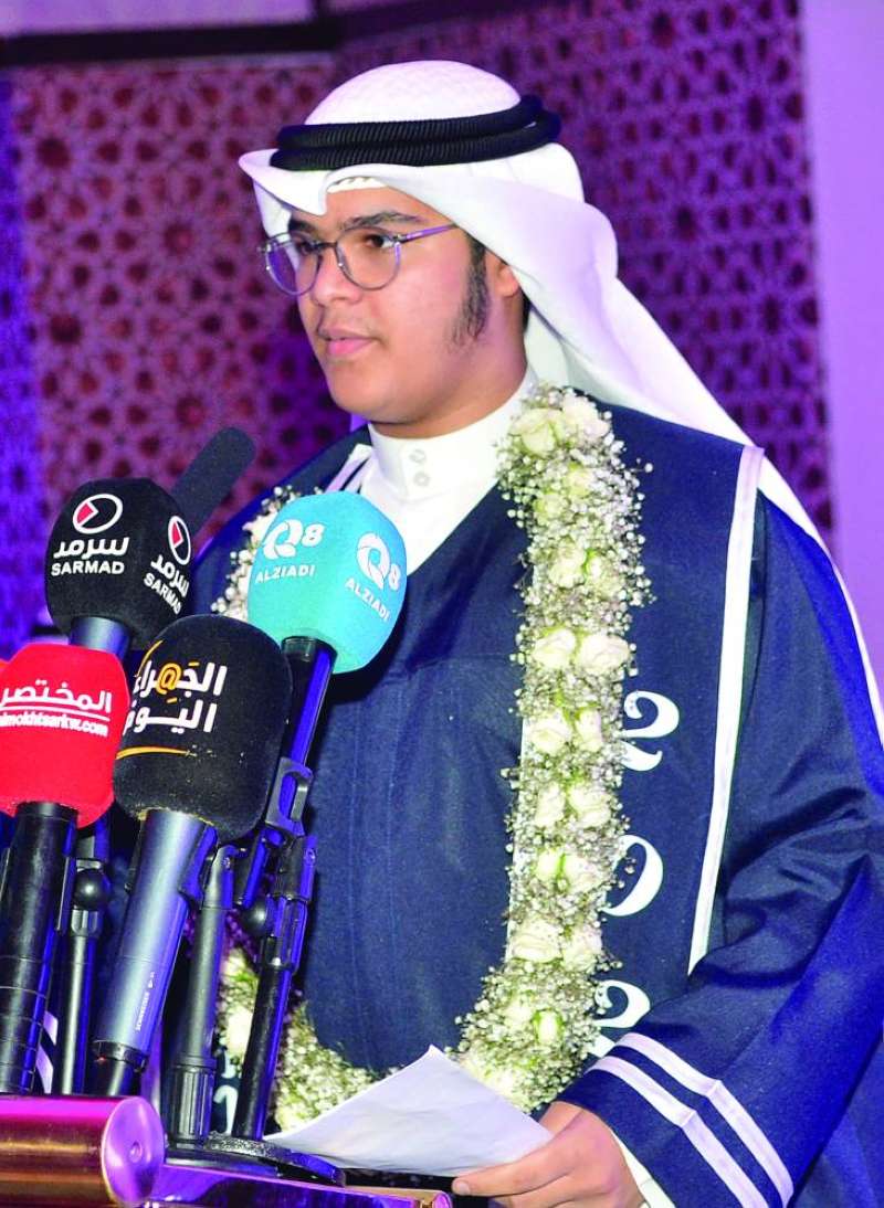 


عادل حمد العبيد يلقي كلمة الخريجين 