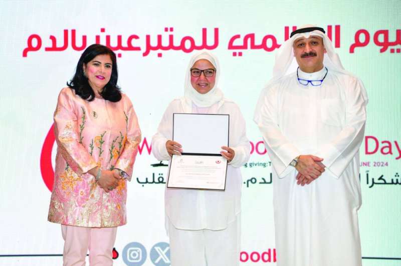 تكريم إحدى المتبرعات 