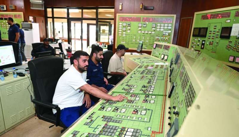 


متابعة على مدار الساعة	(تصوير أسعد عبدالله) 