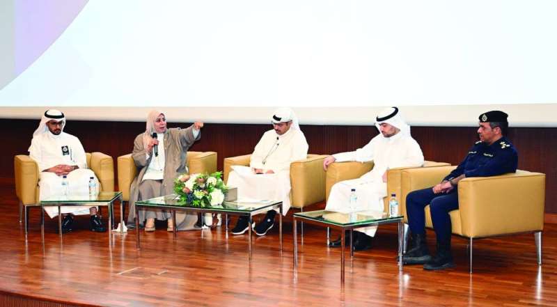 المتحدثون في الحلقة النقاشية		 (تصوير نايف العقلة) 