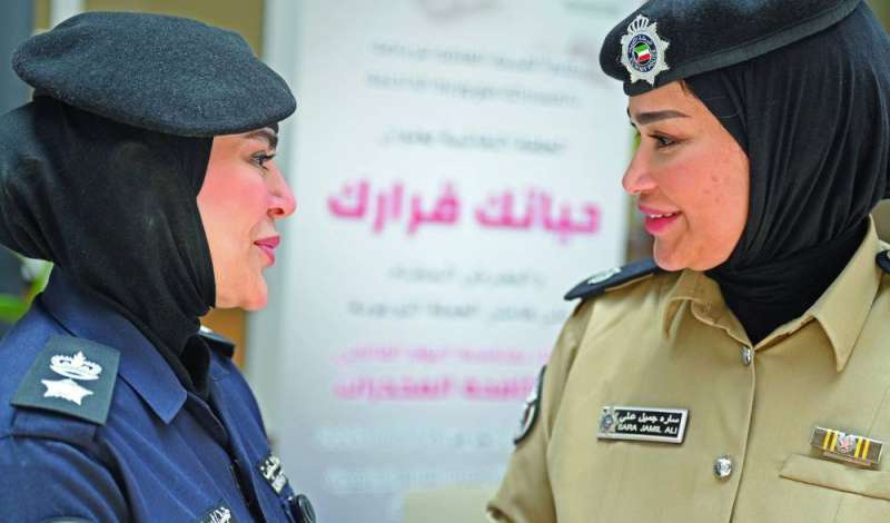 ضابطتان في الحلقة 