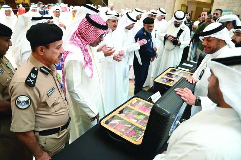 معرض مرافق للحلقة عن المخدرات 