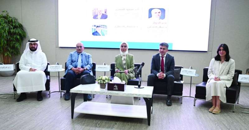 المتحدثون في الحلقة النقاشية 	(تصوير نايف العقلة) 