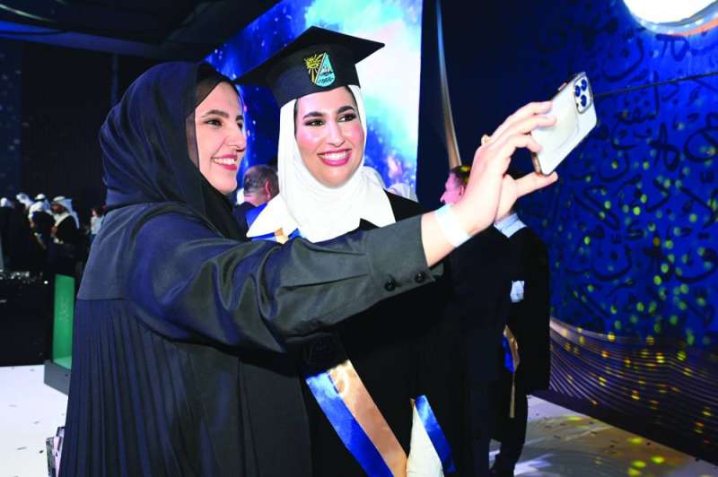 


سيلفي التخرّج 