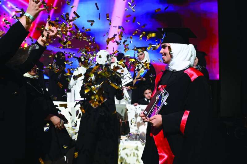 


فرحة التخرّج	 (تصوير نايف العقلة) 