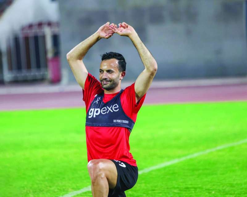 


طه الخنيسي في تدريبات «الأبيض»	 (موقع نادي الكويت) 