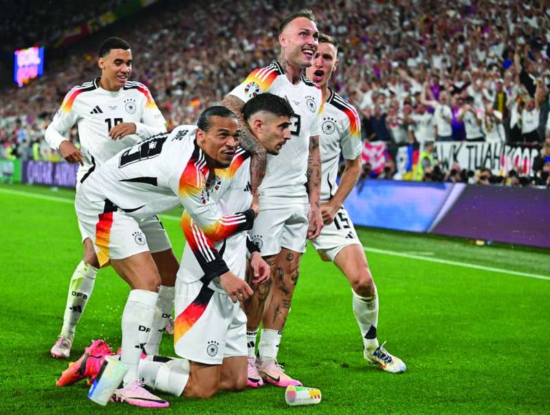 كاي هافيرتز محتفلاً بهدفه مع زملائه