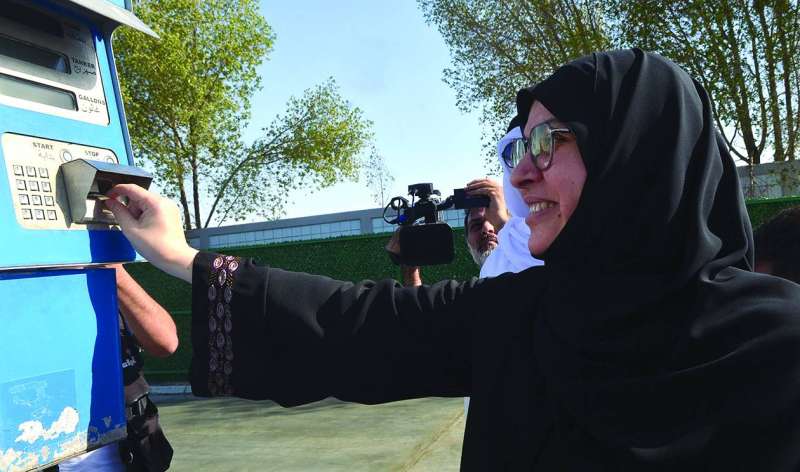 


العسعوسي مفتتحة محطة أمغرة للمياه 	(تصوير سعود سالم) 