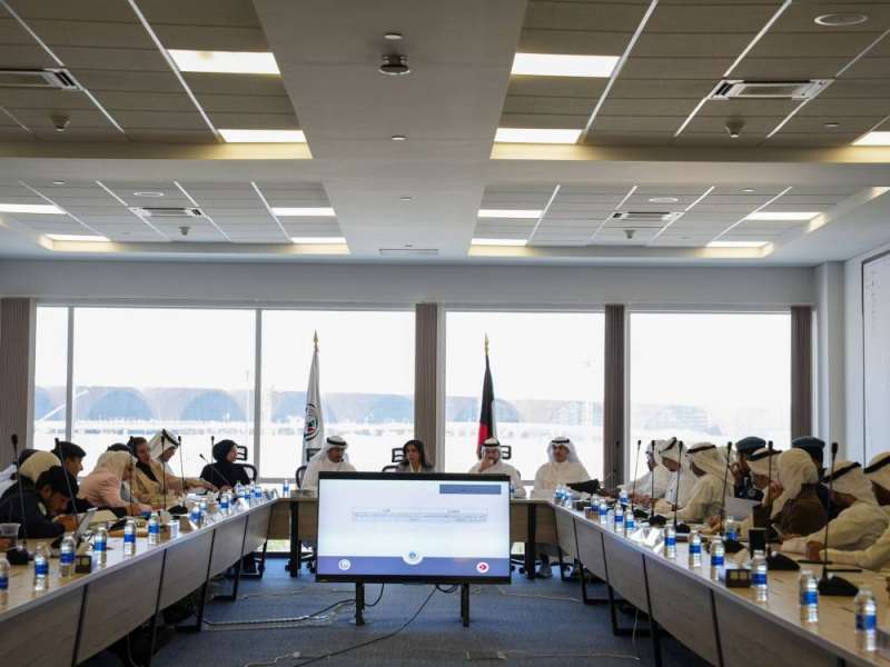 جانب من اجتماع المشعان مع رئيس الطيران المدني السبت الماضي