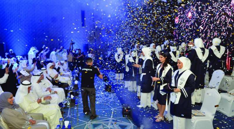 من حفل تخريج طلبة مركز الموهبة والإبداع (تصوير سعود سالم)