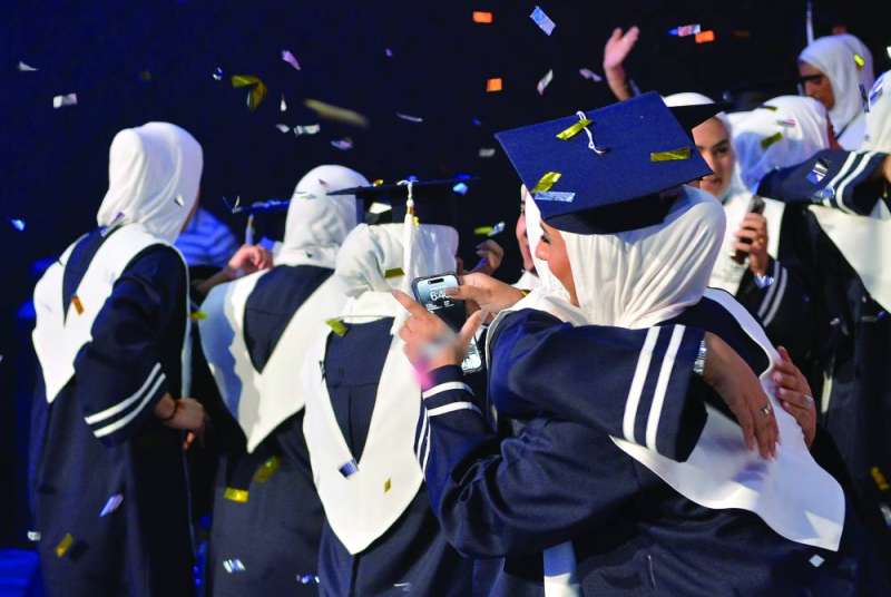 فرحة الخريجات