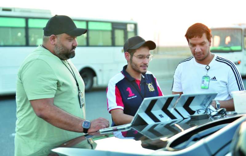 أجهزة حاسوب للتدقيق على بيانات العمالة