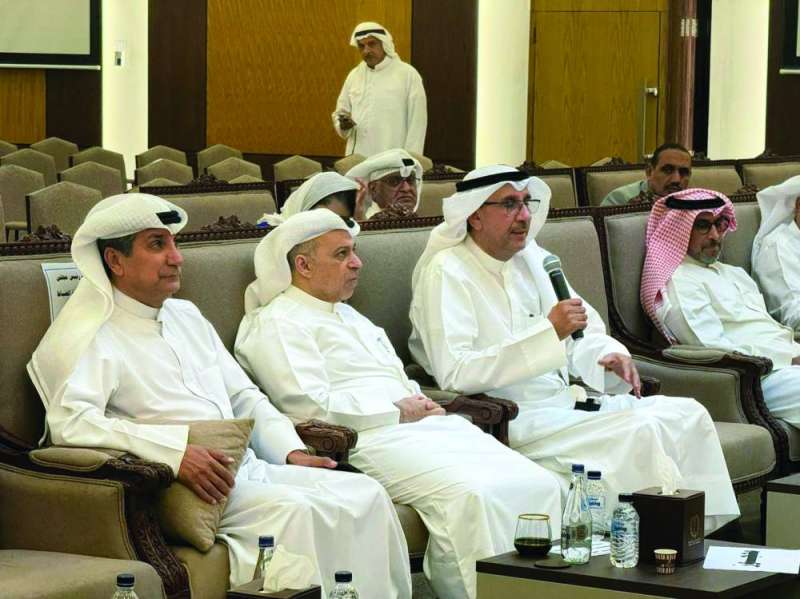 


الجزاف متحدثاً في الحلقة النقاشية 