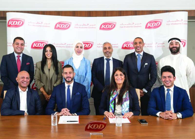 جعفر ورعد خلال توقيع الاتفاقية 