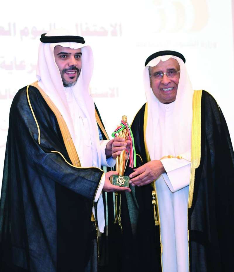 البغلي مكرّماً وكيل الشؤون خالد العجمي