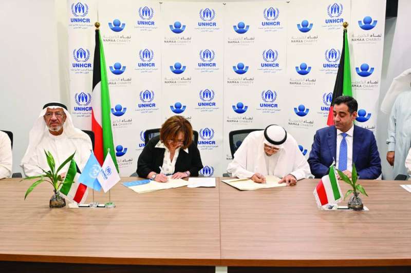 جانب من توقيع الاتفاقية بين الجمعية والمفوضية (تصوير أسعد عبدالله)