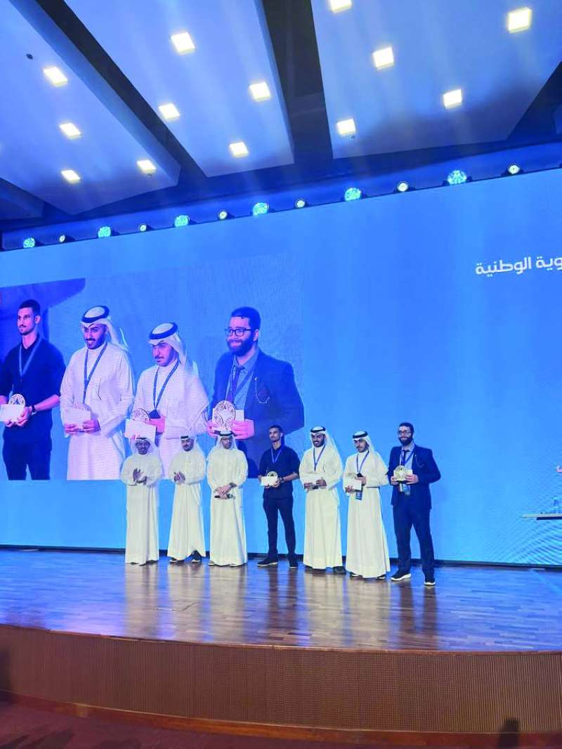 ...وفريق فائز 