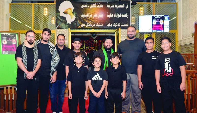 


شباب وصغار في الحسينية 