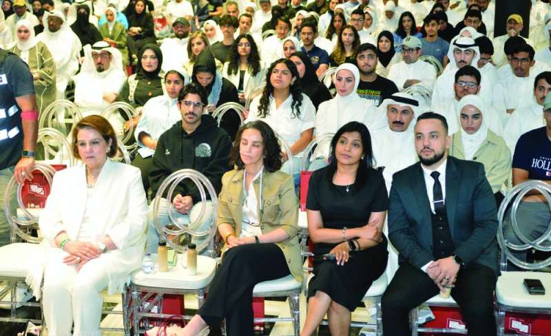 البرجس وبورسلي وسين يتقدمن الحضور (تصوير سعود سالم)