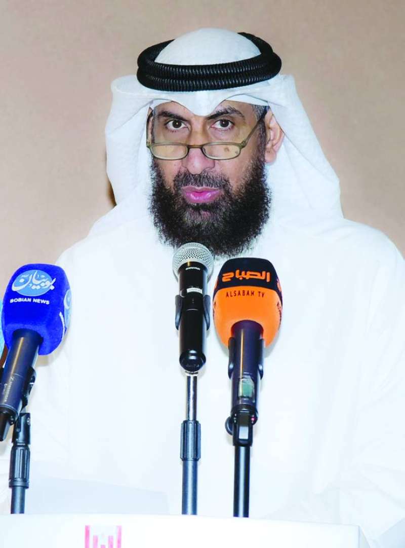 مشعان العتيبي ملقياً كلمته في افتتاح الملتقى