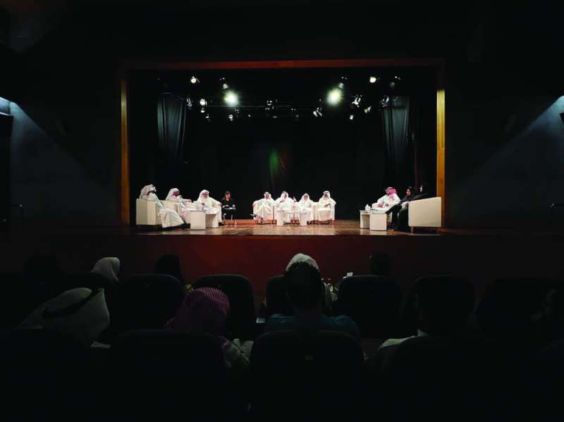 


من أجواء اجتماع لجان المسرح 