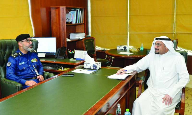 الأنصاري متحدثاً للزميل ناصر الفرحان 