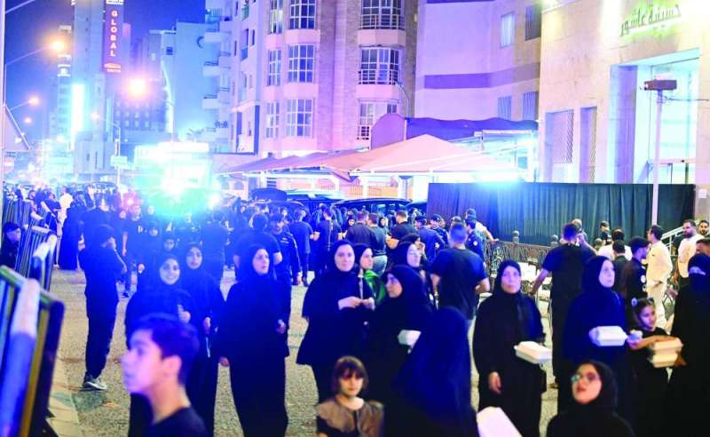 


حضور نسائي كبير للمجالس الحسينية 	(تصوير أسعد عبدالله) 