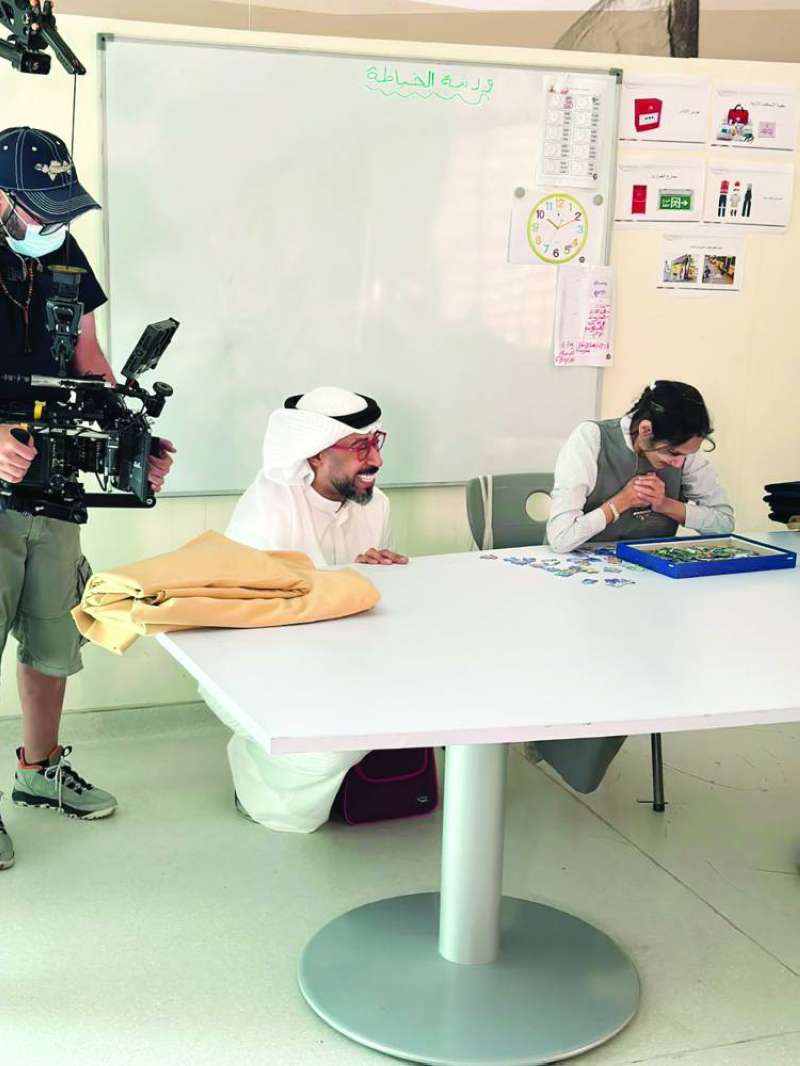 


يوسف العماني خلال تصوير الفيديو كليب 