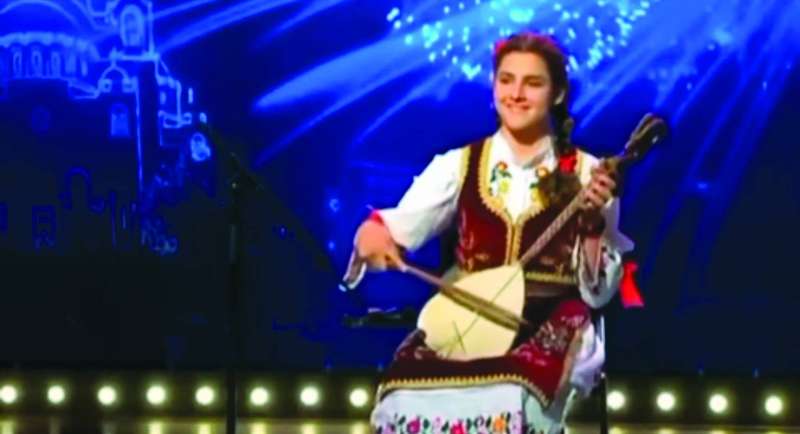 


عازفة الرّبابة الصربية 