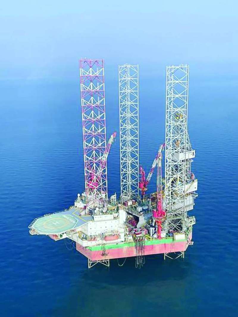 الحفار في الحقل النفطي