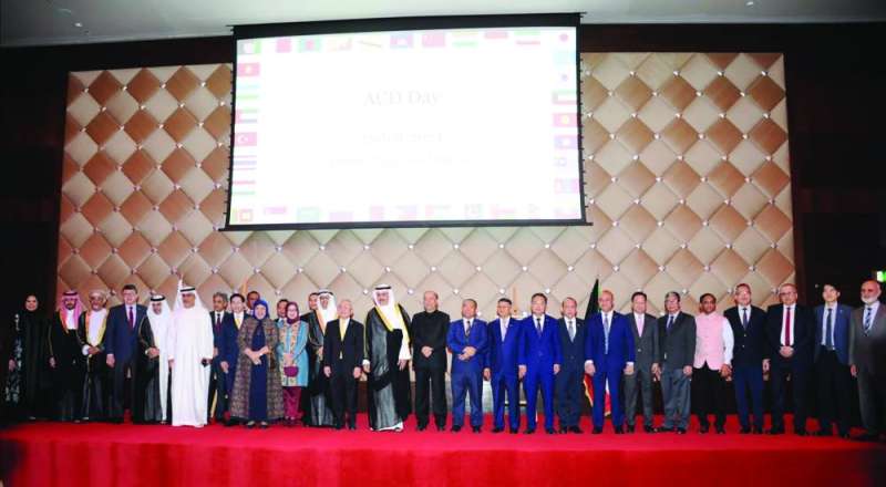 السفيران حيات والمطيري يتوسطان سفراء آسيا