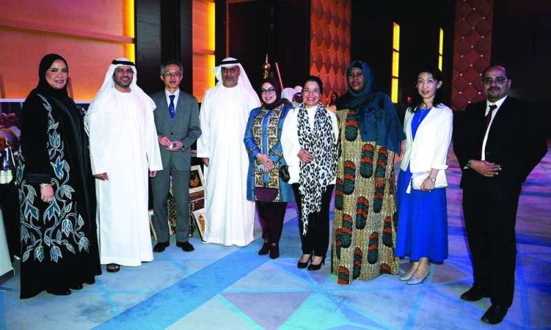 


سفراء الإمارات وكينيا وتركيا واليابان أمام الجناح الإماراتي في الحفل 