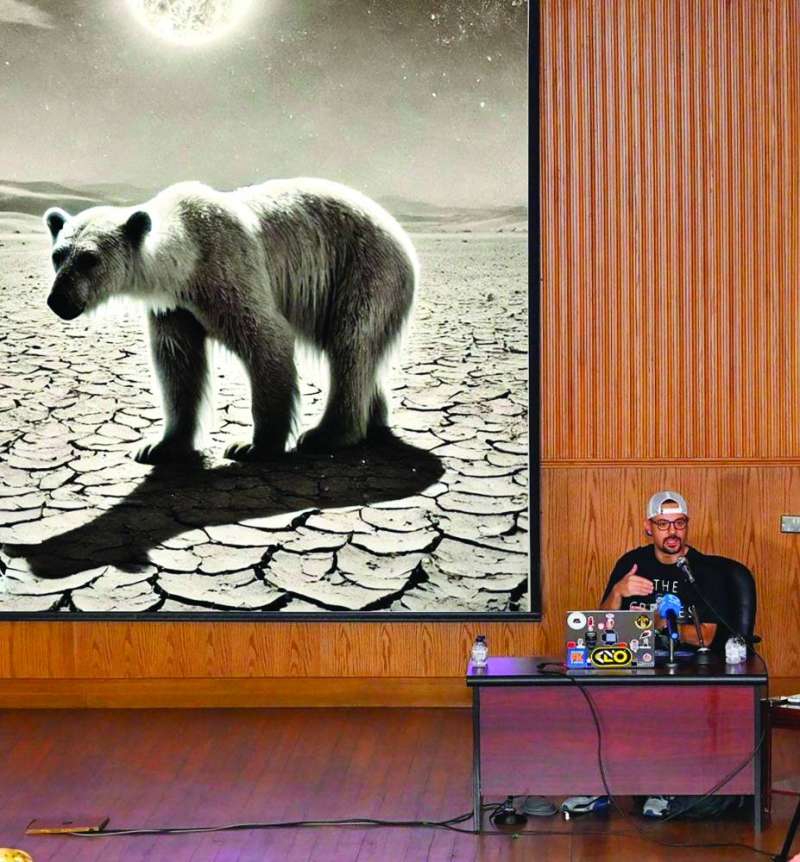 


القطان يشرح أدوات الذكاء الاصطناعي 